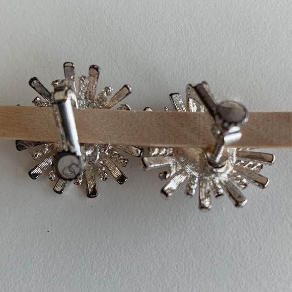 vintage silver tone rhinestone and faux pearl starburst clip on earrings - Picture 3 of 3
